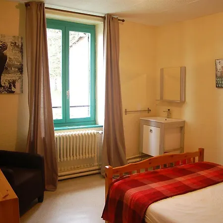 Semesteranläggning (resort) Centre Familial De Les Sylvageois Les Sauvages (Rhone)