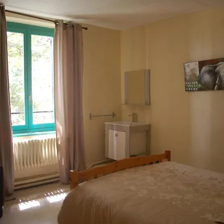 Resort Centre Familial De Les Sylvageois Les Sauvages (Rhone)